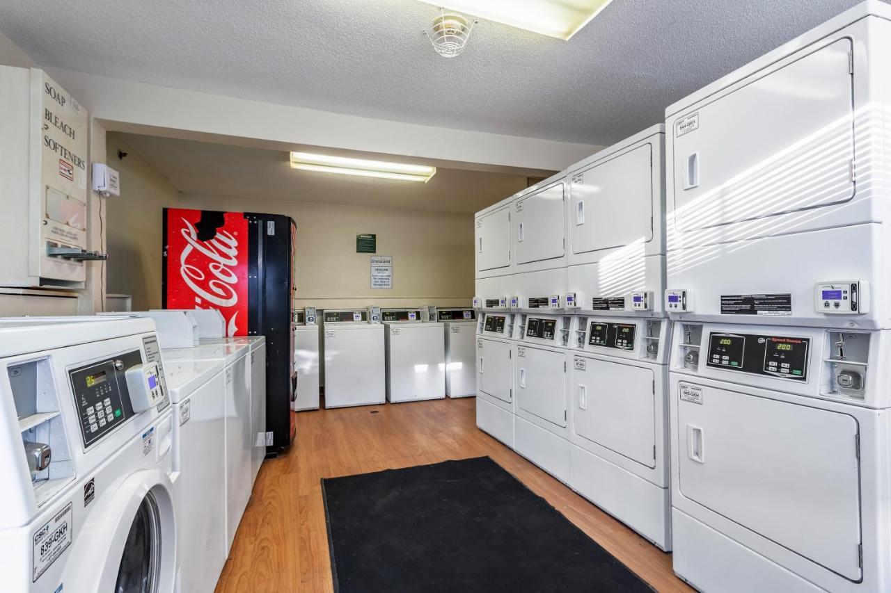 Hometowne Studios By Red Roof Atlanta Ne - Norcross South Extérieur photo