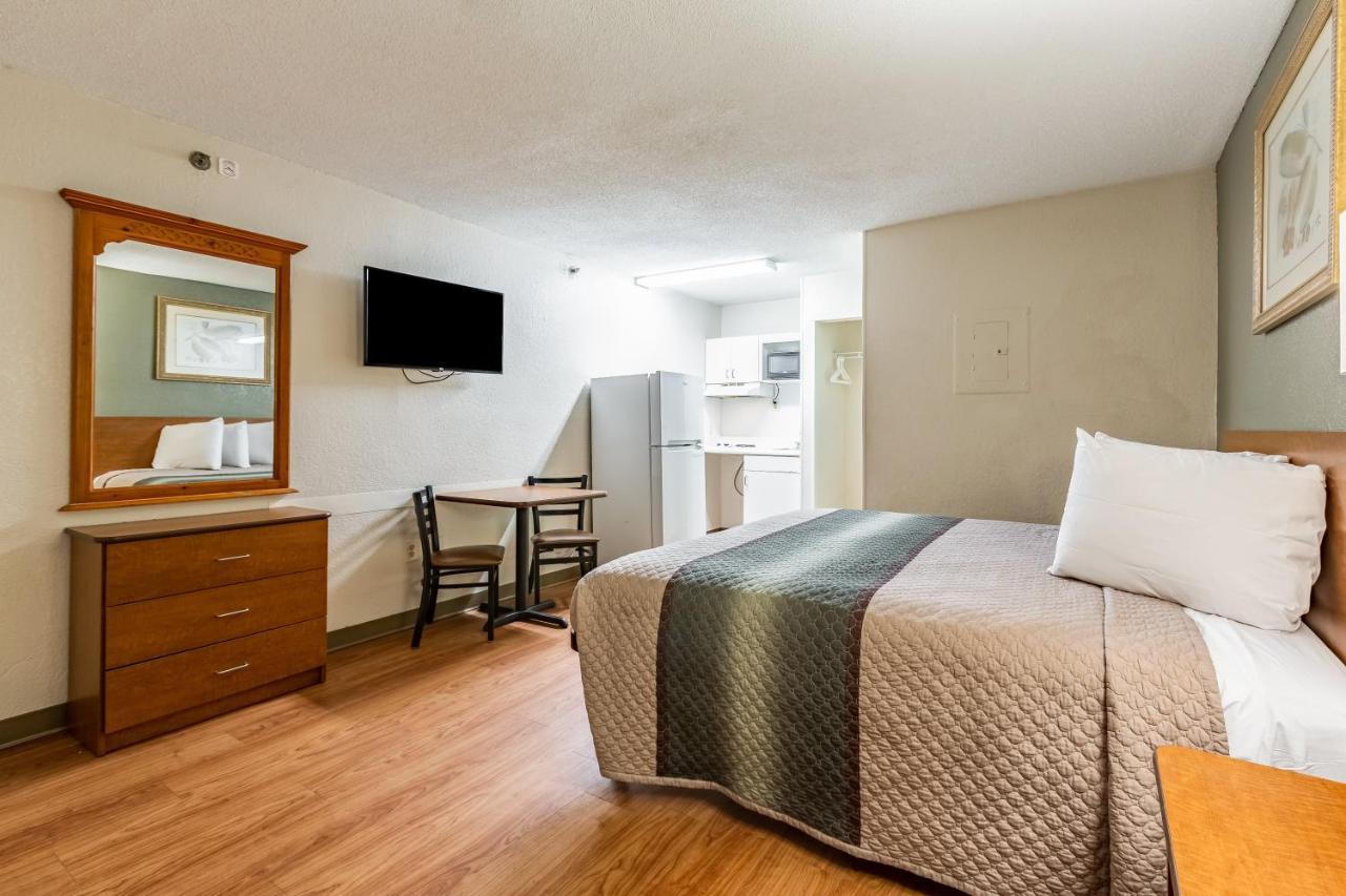 Hometowne Studios By Red Roof Atlanta Ne - Norcross South Extérieur photo