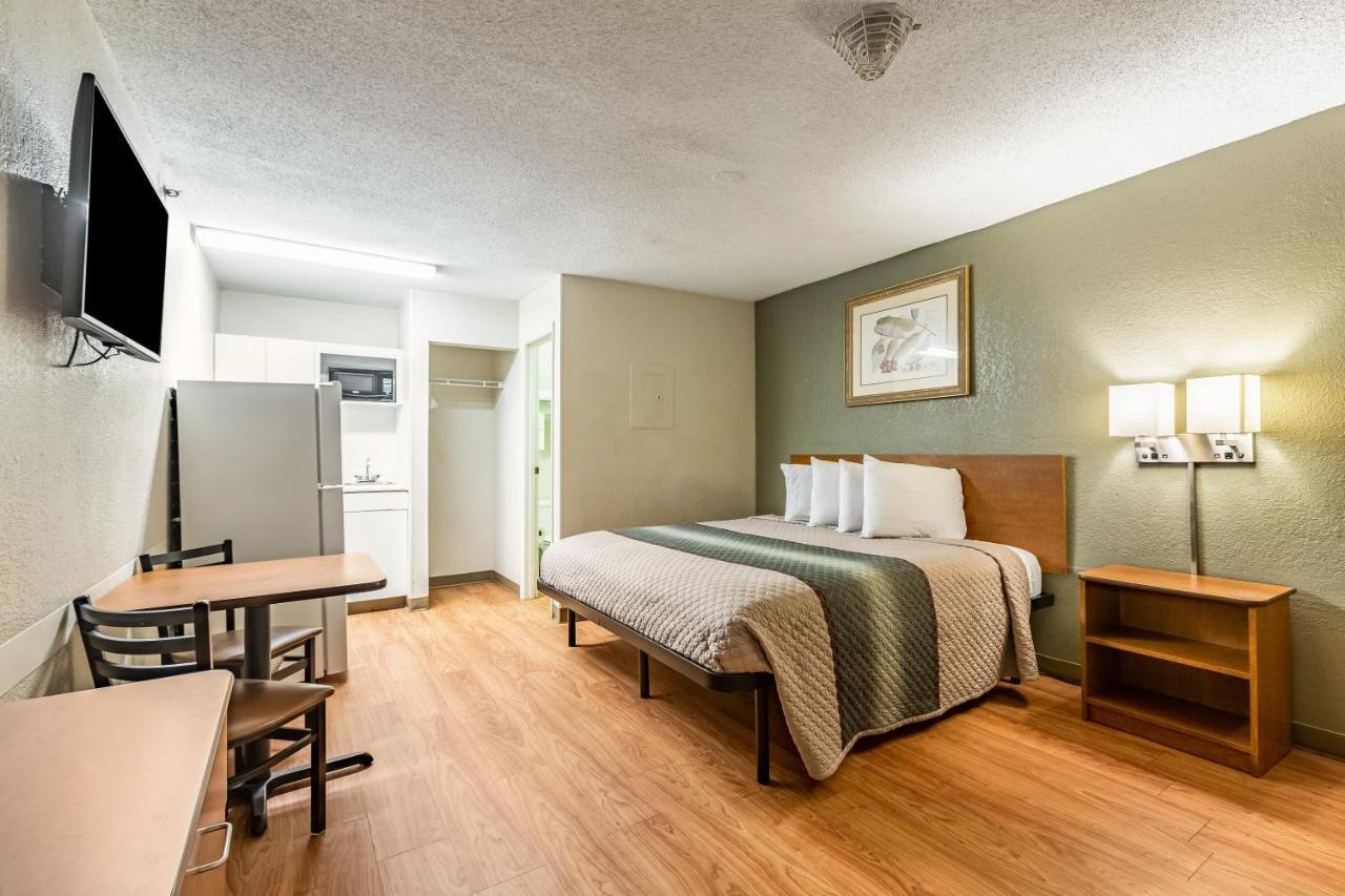Hometowne Studios By Red Roof Atlanta Ne - Norcross South Extérieur photo